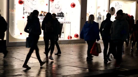 Late night shoppers Stock-Footage 99348562