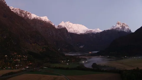 Late night in a Valley Vídeos de archivo 88526025