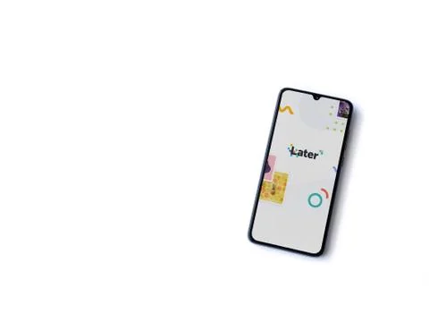 Later app launch screen with logo on the display of a black mobile smartphone Foto stock