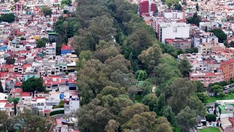 Lateral dron shot of river and park in mexico city Vídeos de archivo 332912079