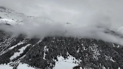 Lateral Drone Flight Across Snow-Covered Mountain with Low Clouds in Sou Vídeo Stock 336613908