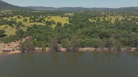 Lateral Drone Flight Over Cijara Reservoir in La Siberia Biosphere Reserve Vídeos de archivo 321826784