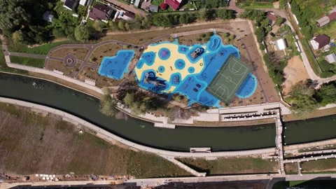 Lateral drone movement above river and playground Vidéo 329576350