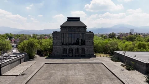 Lateral drone video of museo Anahuacalli in mexico city Vídeos de archivo 337220959
