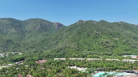 Lateral flight along coastal mountain and beachfront, Nha Trang 库存影片 340880058