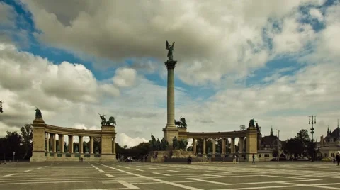 Lateral hyperlapse in Heroes' Square, Budapest, Hungary. Vidéo 64471042