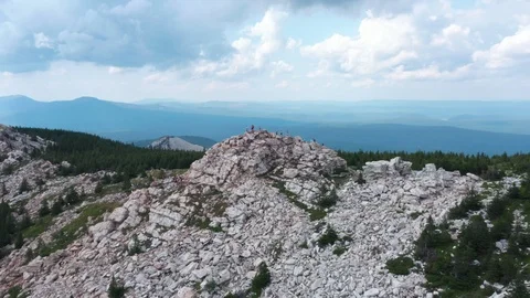 The lateral shot the mountain range. 스톡 동영상 112927676