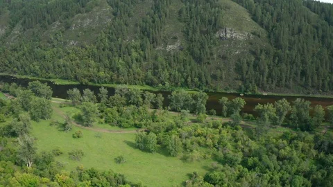 The lateral shot over the river valley in the morning. Vidéo 115855441