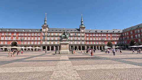 Lateral tracking shot of Plaza Mayor in Madrid Stock-Footage 342492165