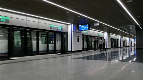 Latest MRT (Mass Rapid Transit) Tun Razak Exchange platform. 動画素材 78028094