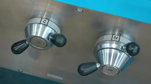 Lathe control levers for mechanical switching of equipment operating options Видео 333323467