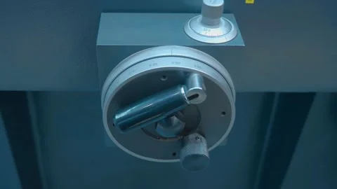 Lathe flywheel rotates in different directions without operator's intervention Stock-Footage 333360436