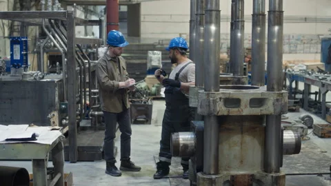 Lathe Operators Checking Hydraulic Press Machine at Metalwork Factory Video stock 266398555