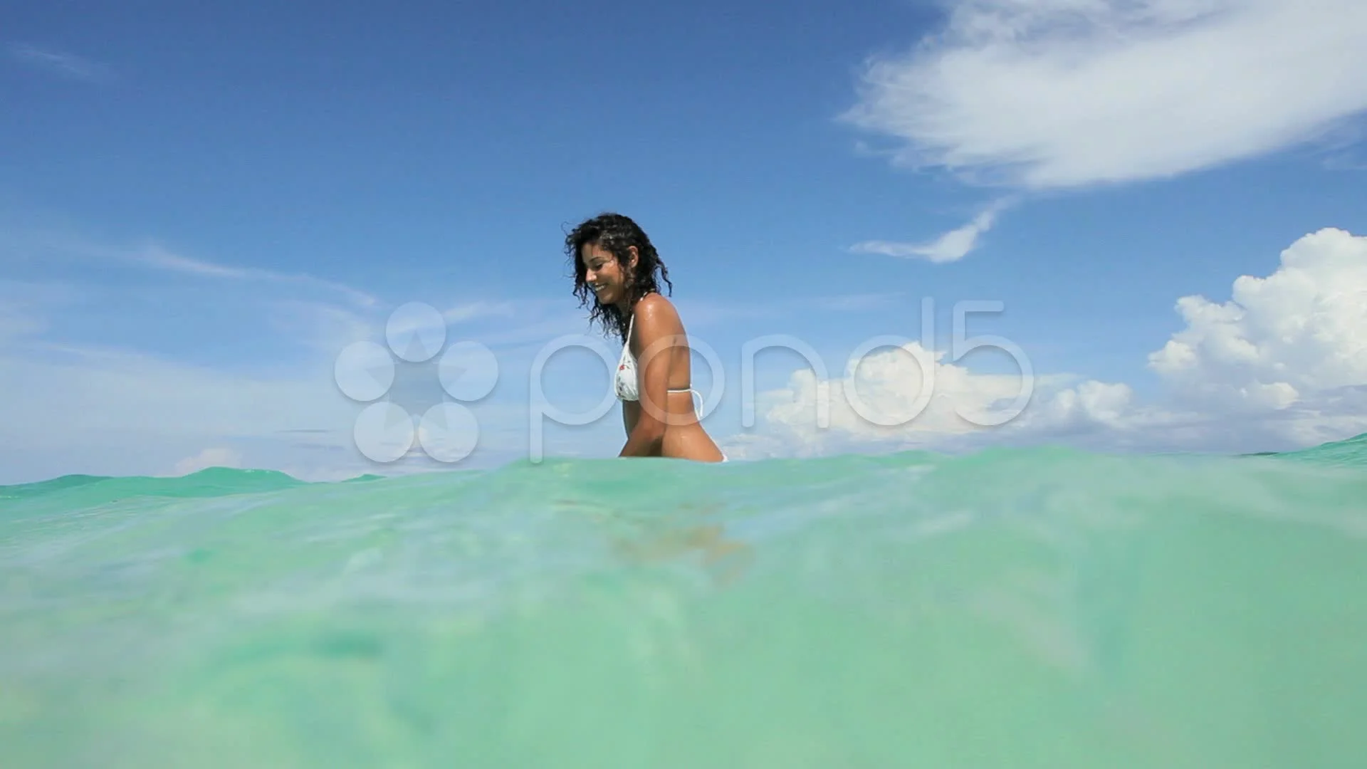 Underwater - 3 girls take off bikini - nerd takes photo - - Vidéo