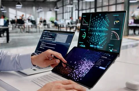Latino Data Scientist Working On Machine Learning Models And Big Data Cluster Fotos de archivo