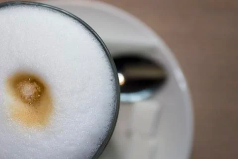 Latte cup top view, white foam Foto stock