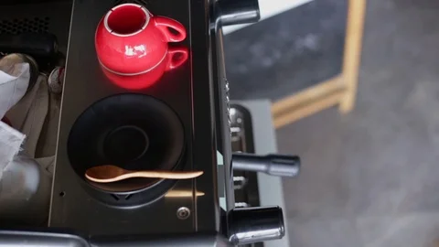 Latte pouring Видео 88958673