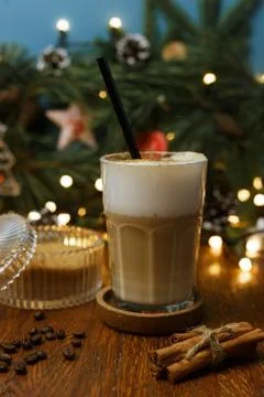 Latte with thick foam placed on table with Christmas decorations Fotos de archivo