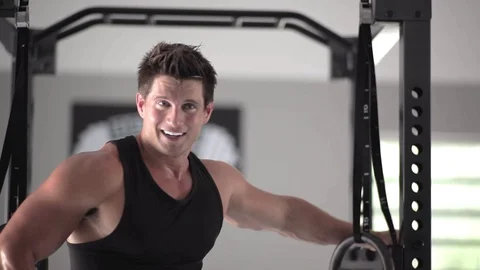 LAUGHING ATHLETE 動画素材 128557348