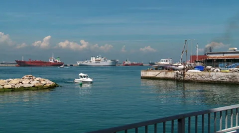 Launch motors in Gibraltar harbor 動画素材 29530482