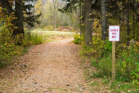 Launch Sign Next to Winding Path Foto stock