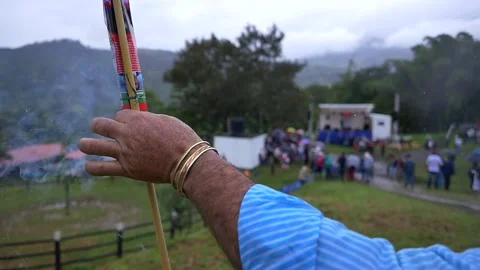 Launching a flyer in the field - Fireworks Vídeos de archivo 160238307
