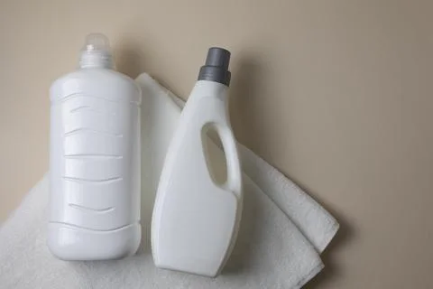 Laundry detergent bottles on color background, household cleaning concept Fotos de archivo