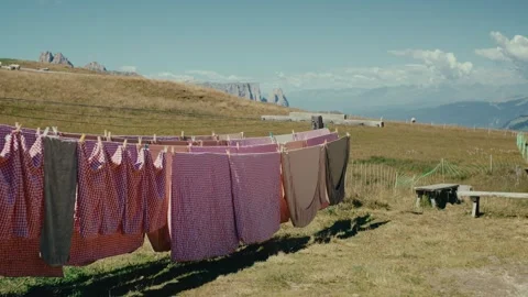 Laundry Drying on a Mountain Clothesline in the Scenic Alpine Highlands Vídeos de archivo 331166090