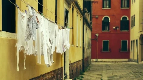 Laundry drying in the street in Venice Stock-Footage 75051098