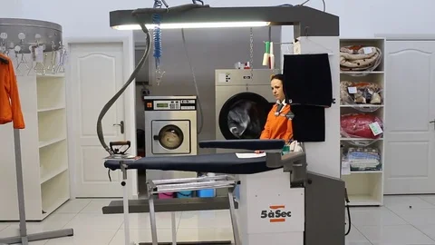 Laundry washes clothes clients 库存影片 69986538