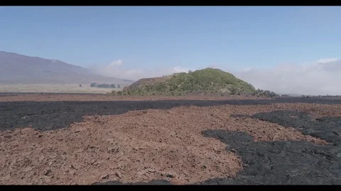 Lava flyover to mountain oasis 스톡 동영상 82977327