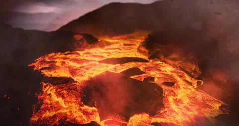 Lava pool on top of volcano Видео 245210587
