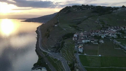 Lavaux Timelapse Sunset Train Over Lake Geneva Switzerland Stockbeeldmateriaal 333025763