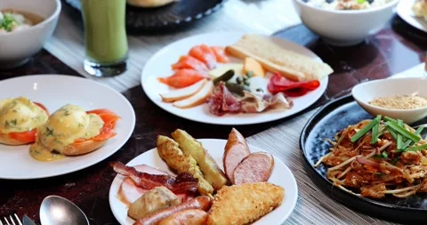 Lavish Breakfast Buffet Spread in Hotel Restaurant Видео 332609777