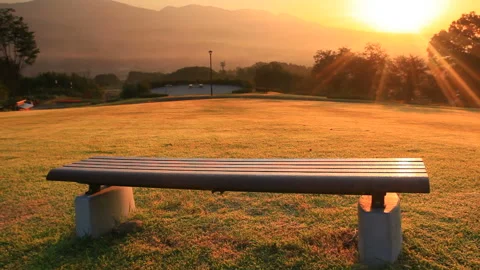 Lawn, Bench, Mount Eboshi, Mount Asama, and the Morning Sun Vidéo 330622038
