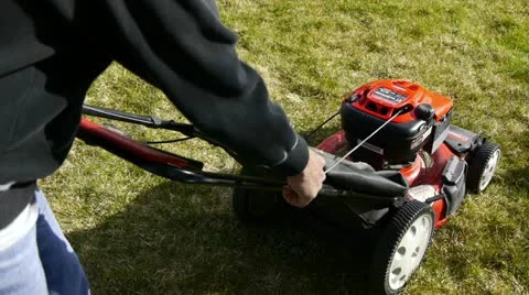 Lawn mow 2 库存影片 12424621