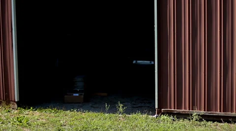 Lawn Mower Exiting Barn Видео 33516747