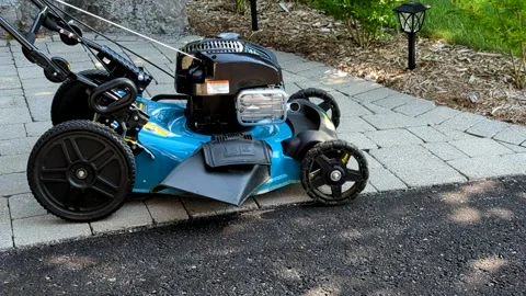 Lawn Mower Preparation for Cutting Grass 스톡 동영상 249556470