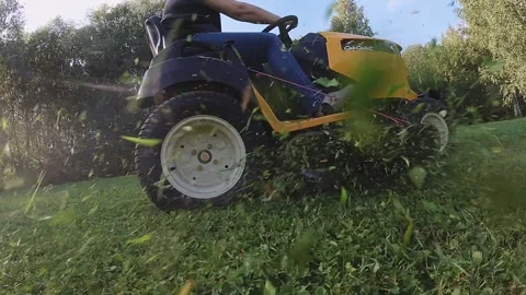 Lawn mower in slow motion Vídeos de archivo 191045270