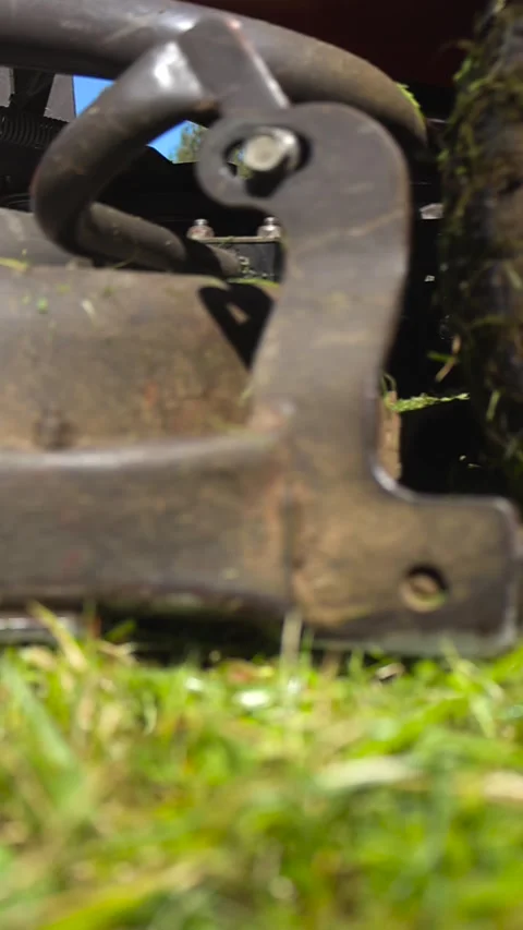 Lawn Mower Tractor Cutting Lush Green Grass in a Garden Vidéo 336767111