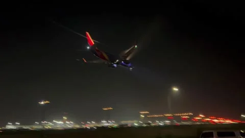 LAX Plane Landing Night 스톡 동영상 200792268