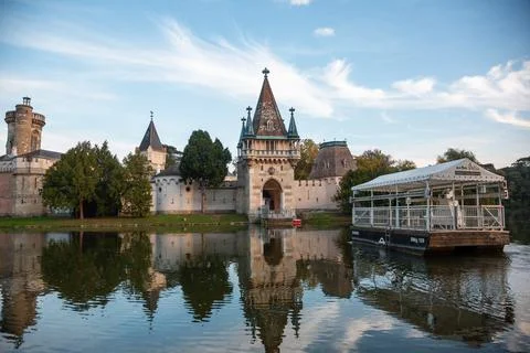 Laxenburg park elements and plants, landscape and architecture at the autumn 库存照片