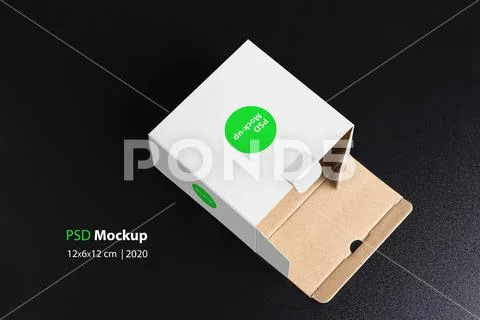 Lay down cubical white box on black background mock-up series Modello PSD