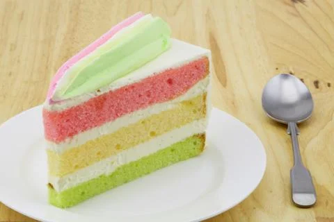 Layer cake on a white plate with a small spoon Foto stock