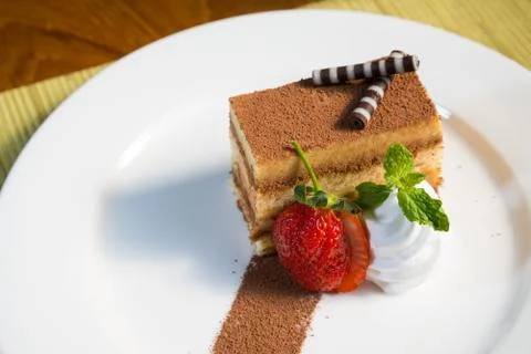 Layer chocolate cake strawberry 스톡 사진