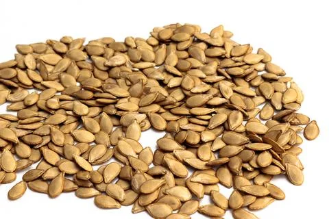 A layer of pumpkin seeds on a white background. Foto stock