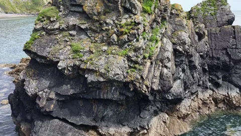 Layered Coastal Rock Formations at Ballydwan Beach Ireland Stockbeeldmateriaal 337396823