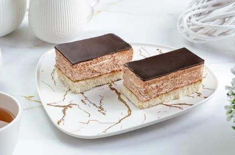 Layered delicate mousse cake with chocolate Foto stock