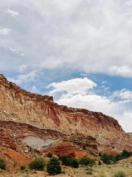 Layered sandstone cliffs in Capitol Reef National Park, Utah Foto stock