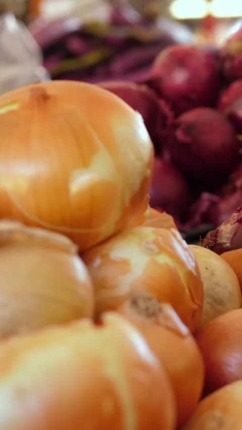 Layers of Fresh Onions Piled High at a Lively Italian Produce Market Stock-Footage 335695145